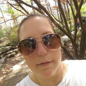 Meet your Posher, Leslie